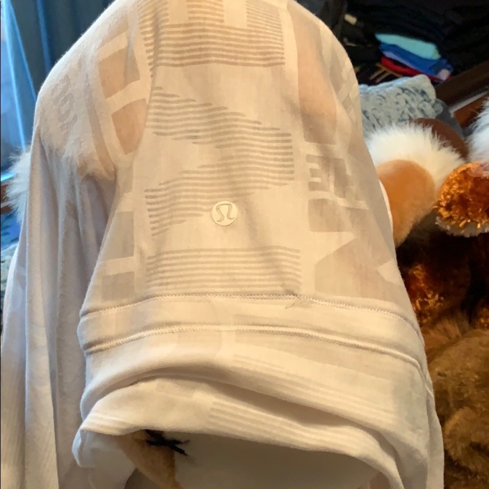 Lululemon Sunny Savasana white Infinity scarf